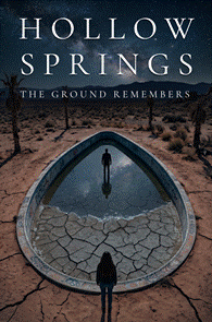 Filmplakat der Mystery-Drama-Serie HOLLOW SPRINGS – The Ground Remembers. Eine ausgetrocknete, rissige Landschaft umgibt ein tropfenförmiges Wasserbecken. Im Becken und am Rand ist jeweils eine menschliche Silhouette zu sehen.